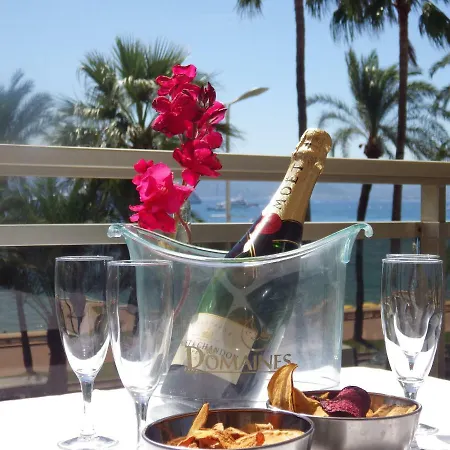 Appartement Face A La Mer, Luxueux Sur La Prestigieuse Et Mythique Croisette Cannes