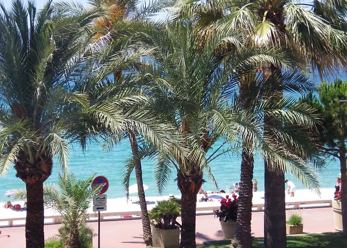 Apartment Face A La Mer, Luxueux Appartement Sur La Prestigieuse Et Mythique Croisette
