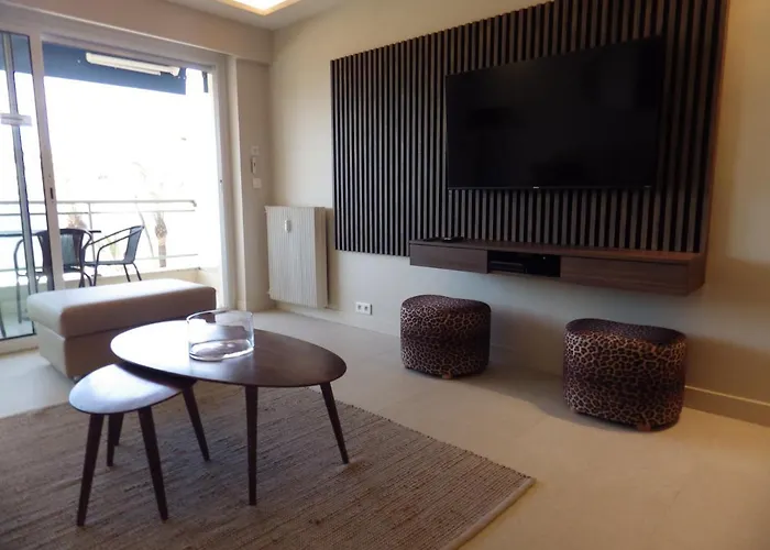 Face A La Mer, Luxueux Appartement Sur La Prestigieuse Et Mythique Croisette