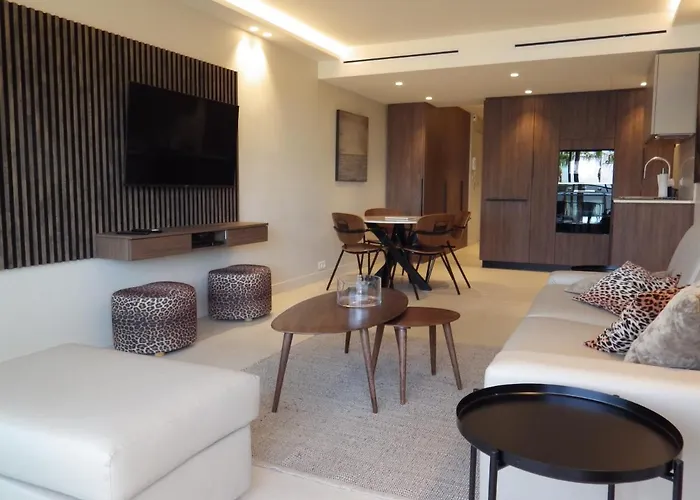 Apartment Face A La Mer, Luxueux Appartement Sur La Prestigieuse Et Mythique Croisette Cannes