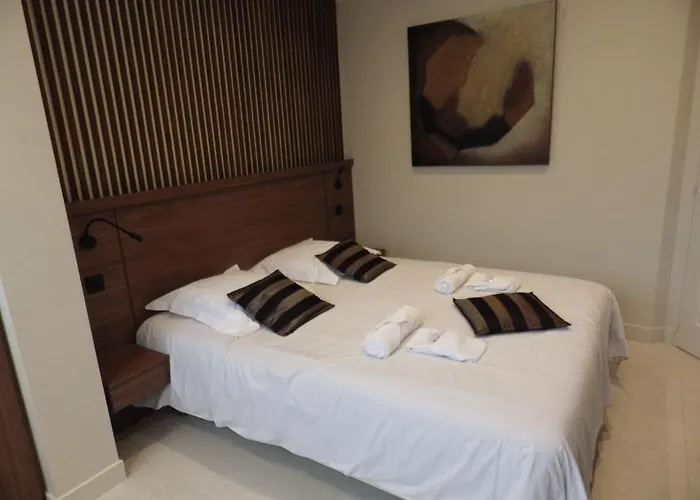 Face A La Mer, Luxueux Appartement Sur La Prestigieuse Et Mythique Croisette