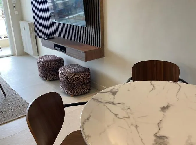 Face A La Mer, Luxueux Appartement Sur La Prestigieuse Et Mythique Croisette Apartment *