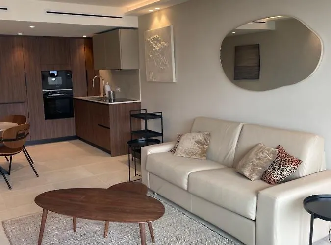 Face A La Mer, Luxueux Appartement Sur La Prestigieuse Et Mythique Croisette