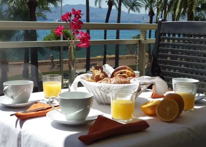 Apartment Face A La Mer, Luxueux Appartement Sur La Prestigieuse Et Mythique Croisette