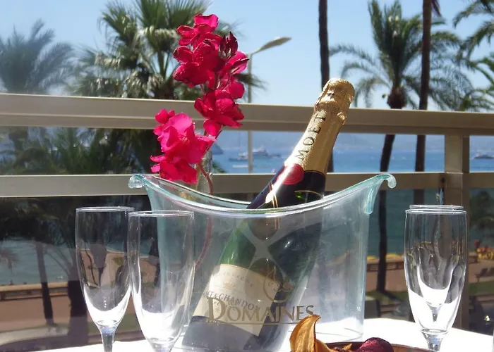 Apartment Face A La Mer, Luxueux Appartement Sur La Prestigieuse Et Mythique Croisette Cannes