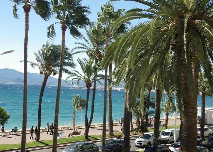 Face A La Mer, Luxueux Appartement Sur La Prestigieuse Et Mythique Croisette